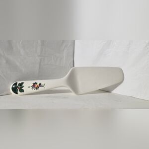 Mikasa Christmas Story Ceramic Pie Cake Server Ivory 10 1/2 Inches